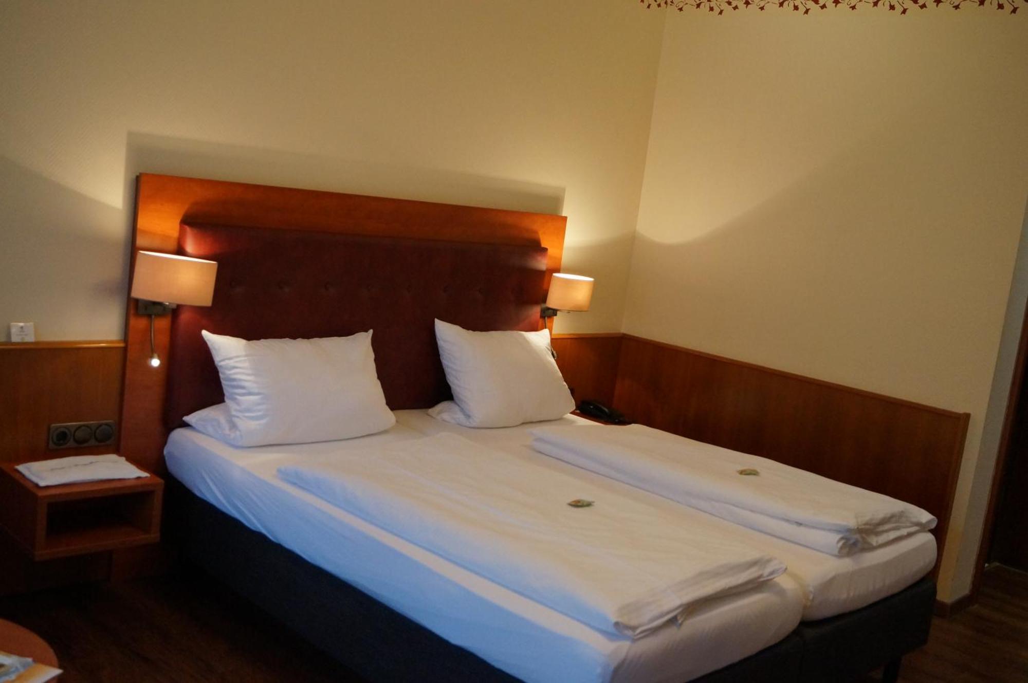 Gasthof - Hotel Zum Loewen Schwabthal Екстер'єр фото
